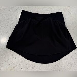 Lululemon tennis Black Women’s Athletic Skirt size 8 long EUC